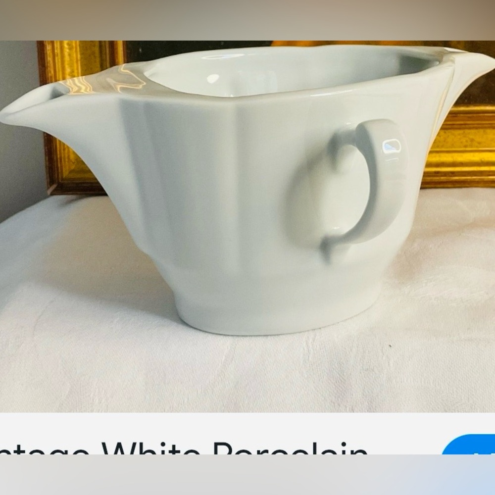 White Porcelain Sauce Boat Gravy Separator